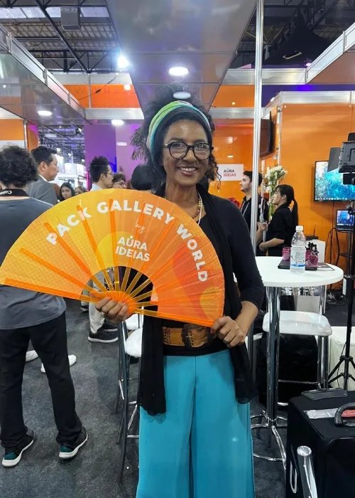 Leques Personalizados para Feiras e Eventos Corporativos: Estilo e Conforto para o Seu Público!